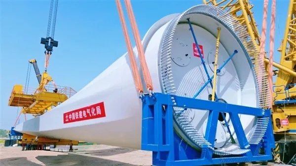 满负荷每小时发电16200度！陆地单机容量最大风电机组成功吊装