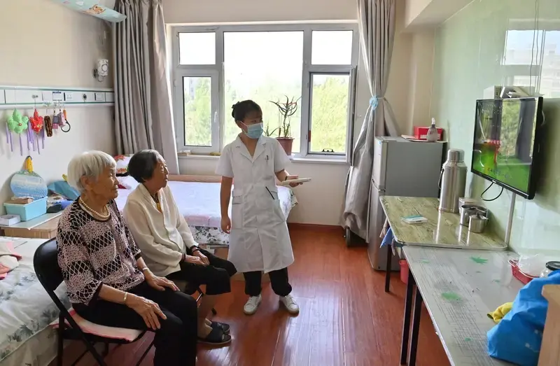 被智能时代遗忘，一群老人的“AI求生记”