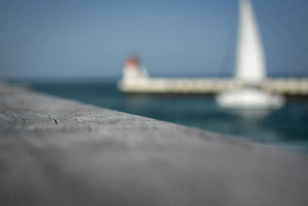 在这场中美AI竞赛中，我们的互联网大厂正在迅速边缘化